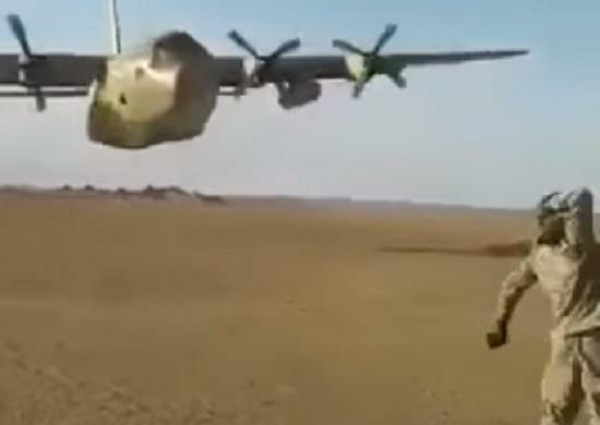 بالفيديو.. طيار سعودي يناور بمهارة عالية بطائرة عسكرية ضخمة على ارتفاع منخفض