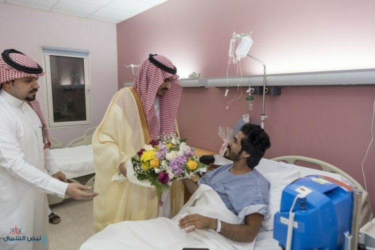 أمير الجوف يهنأ المرضى المنومين بدخول شهر رمضان المبارك