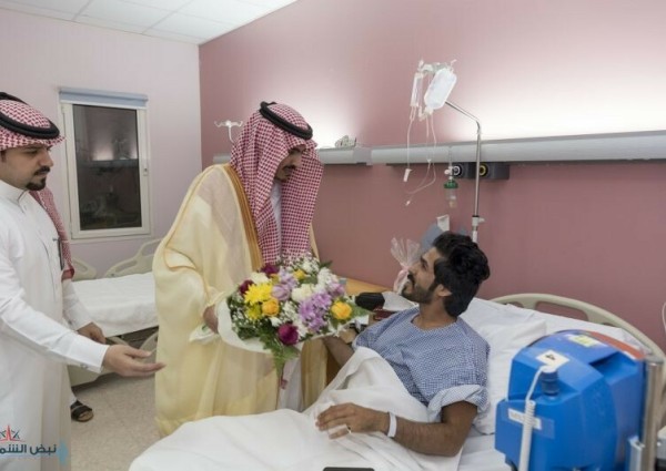 أمير الجوف يهنأ المرضى المنومين بدخول شهر رمضان المبارك