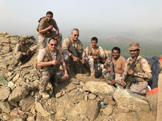 بالصور.. فهد بن تركي يزور الوحدات في منطقة العمليات باليمن