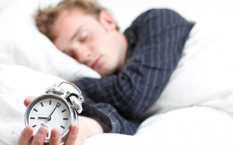الإستشاري “باهمّام” يُوضح طرق التخلص من «اضطرابات النوم» بعد رمضان