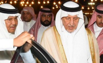 شاهد.. الأمير خالد الفيصل يعزي الفنان محمد عبده في وفاة شقيقه