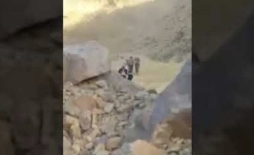 شاهد.. مقطع فيديو يوثق إنقاذ مواطنين فوق جبل وعر بالمدينة عبر “هليكوبتر”