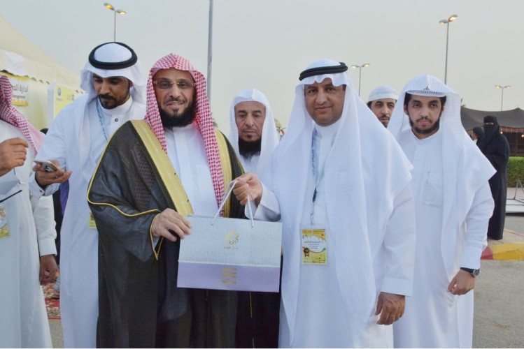 الشيخ عائض القرني يزور مهرجان العسل الدولي الحادي عشر في الباحة