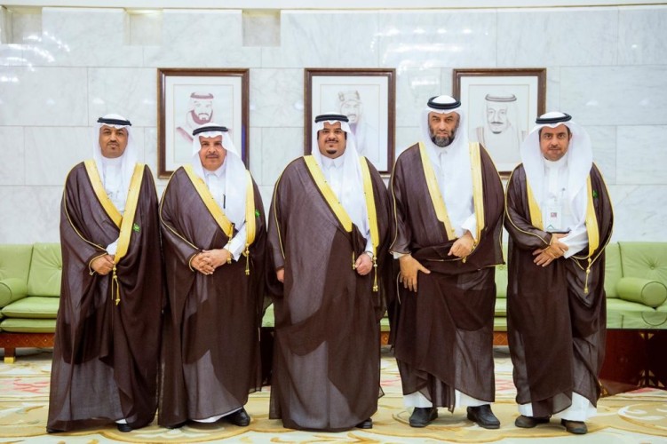 سمو نائب أمير منطقة الرياض يستقبل مدير تعليم المنطقة والطلاب الفائزين بجوائز عالمية وعربية