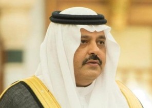 الأمير “عبدالعزيز بن سعد” يتسلم النسخة الأولى من موسوعة حائل