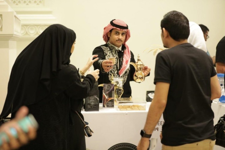 ٥آلاف شخص يجسدون قصة عشق السعوديين للقهوة