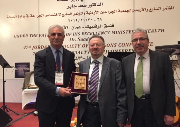 تكريم عالمي للبروفيسور السعودي أحمد كنساره في المؤتمر الدولي لجمعية الجراحين الأردنية