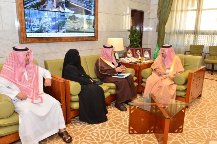 سمو الأمير فيصل بن بندر يستقبل الأمين العام لمؤسسة الملك عبدالعزيز