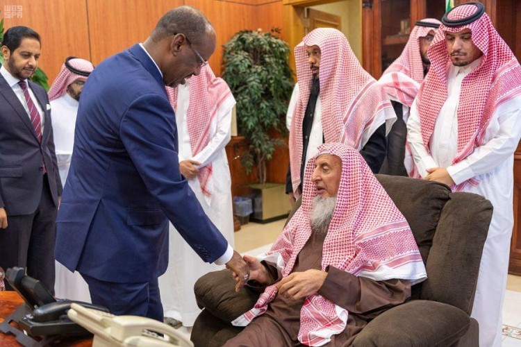 مفتي عام المملكة يستقبل وزير الشؤون الإسلامية والثقافة والأوقاف الجيبوتي