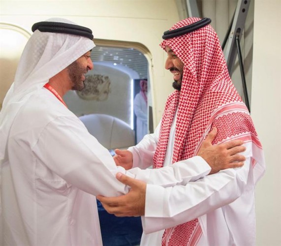ولي العهد يغادر الإمارات.. ويبعث برقيتي شكر لرئيس الدولة وولي عهد أبو ظبي (صور)
