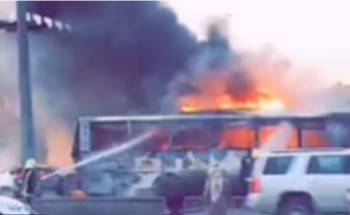 شاهد .. حافلة تتعرض لحريق مروع على طريق الملك عبدالله بالرياض