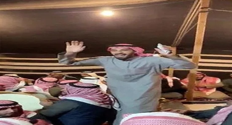 بالفيديو: مواطنين يؤدون عرضة السامري في خيمة بـ”حائل”