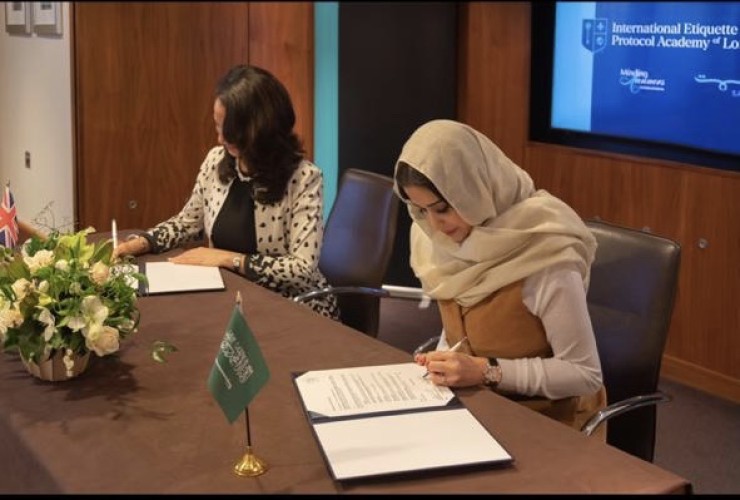 أكاديمية لندن الدولية للبروتوكول والإتيكيت (IEPAL) توقع اتفاقية شراكة مع شركة سمت السعودية لنشر المبادئ العالمية في مجال التشريفات والإتيكيت في دول الشرق الأوسط