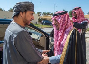 سمو أمير منطقة الرياض يقدم العزاء في وفاة السلطان قابوس بن سعيد – رحمه الله –