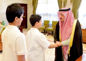 سمو أمير الرياض يستقبل المدير العام لجمعية “أسرة” ببريدة