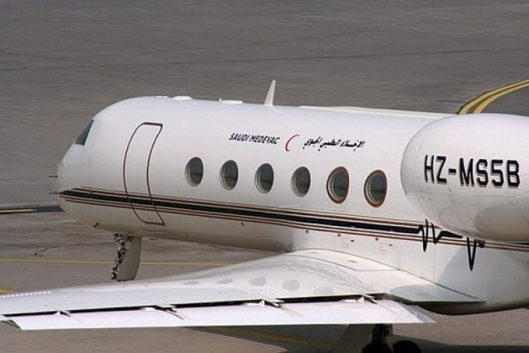 طائرة الإخلاء الطبي تنقل مدير دوريات الأمن بالمدينة إلى الرياض