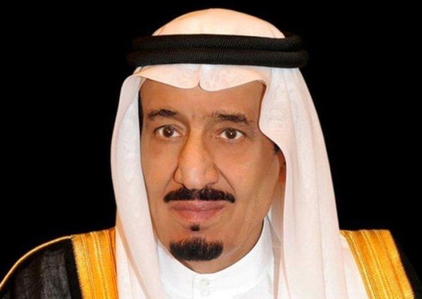 خادم الحرمين يؤدي صلاة الميت على الأمير طلال بن سعود بن عبدالعزيز – رحمه الله –