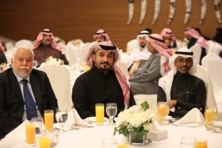 سفير المملكة يقيم مأدبة غداء للمواطنين السعوديين في الأردن