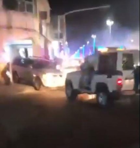 الجهات الأمنية توقف قائد مركبة قاوم رجال الأمن وصدم سيارة في طبرجل