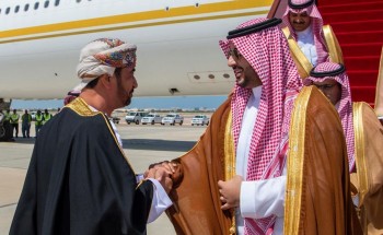 سلطان عمان يستقبل نائب وزير الدفاع لبحث تطورات المنطقة