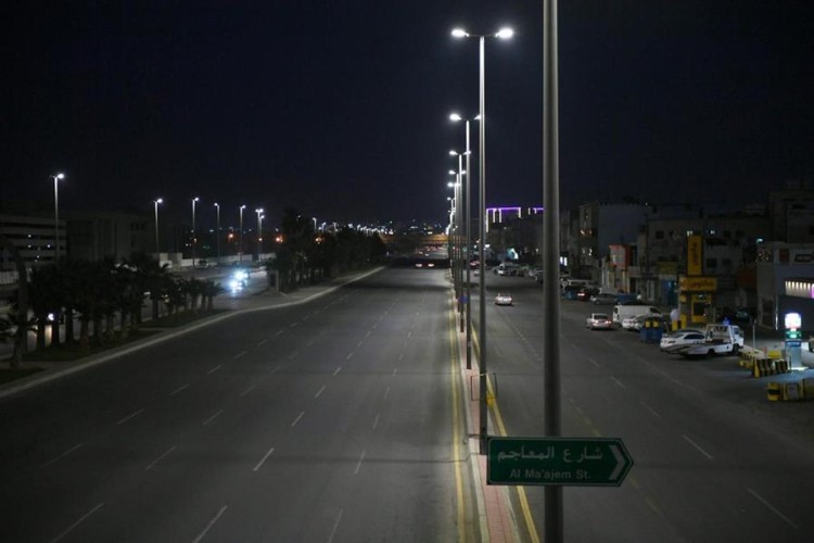 لليوم الثاني على التوالي .. شاهد: شوارع جدة وهي خالية من السيارات والمارة بعد قرار منع التجول