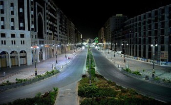 صور ترصد شوارع المدينة المنورة ليلاً بعد زيادة ساعات منع التجول