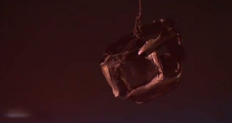 بالفيديو.. أول لقطات من موقع سقوط شظايا “الصاروخ الحوثي” على الرياض