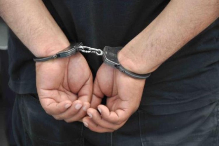 شرطة الشرقية تلقي القبض على مواطن أساء لـ”رجل أمن” بعد تلقيه مخالفة