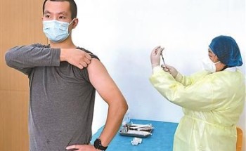 سفير الصين: يعلن عن تفاصيل نتائج مبدئية جيدة للقاح جديد لـ”كورونا”
