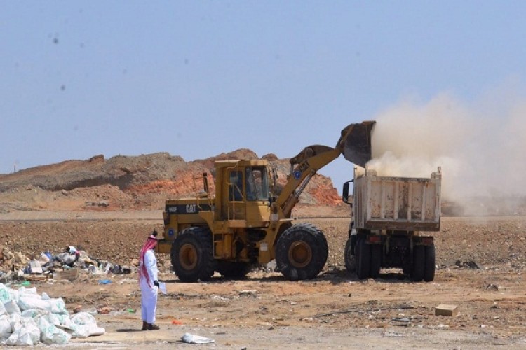 بلدية أملج تطلق حملة تنظيف وإزالة المخلفات لأحياء المحافظة