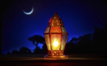 المواصفات: إتاحة إمكانية ضبط التوقيت وفق أدق الساعات الذرية لمعرفة أوقات الصلوات والإفطار في رمضان