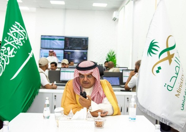 الأمير منصور بن محمد يتفقد مركز القيادة والتحكم بصحة حفر الباطن