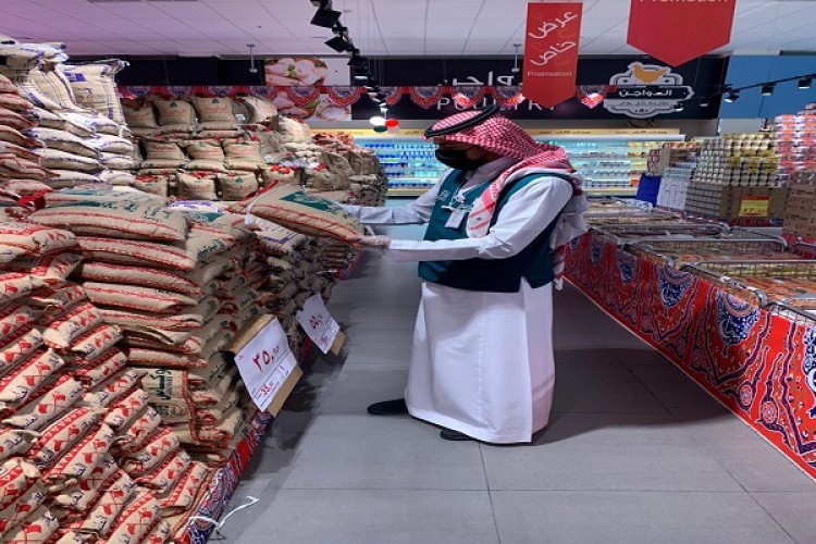 تجارة مكة تنفذ 2176 جولة وتقف على وفرة المنتجات والسلع الرمضانية واستمرارية المنشآت التجارية في تقديم خدماتها للمستهلكين
