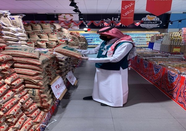 تجارة مكة تنفذ 2176 جولة وتقف على وفرة المنتجات والسلع الرمضانية واستمرارية المنشآت التجارية في تقديم خدماتها للمستهلكين