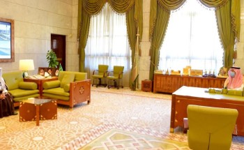 سمو الأمير فيصل بن بندر يستقبل مدير عام الشؤون الصحية بمنطقة الرياض