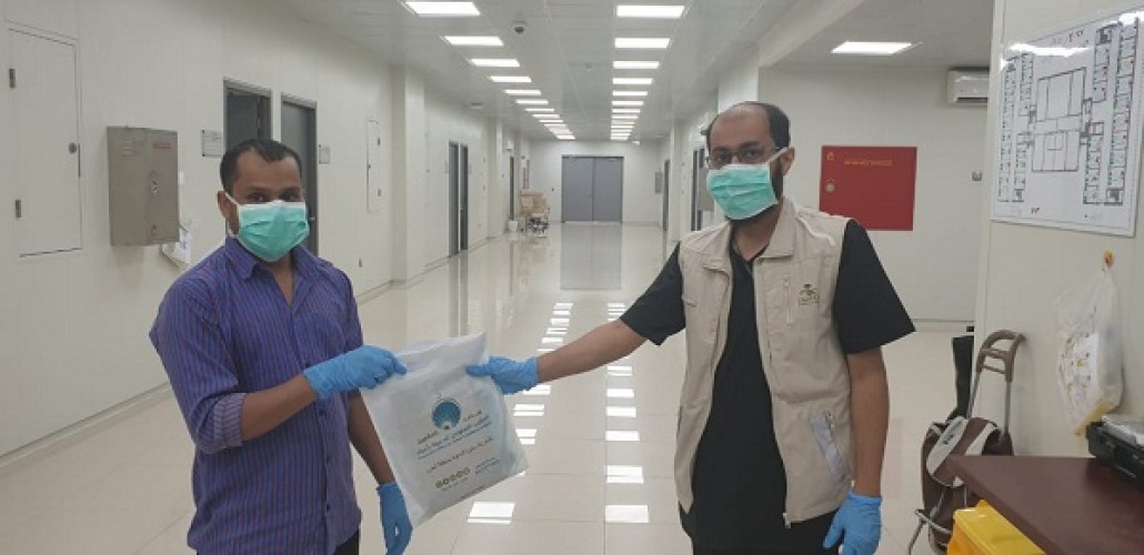 جمعية أجياد توزع 2500 حقيبة دعوية لمصابي كورونا بمكة