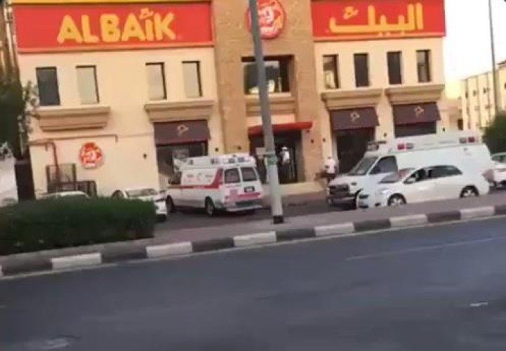 أول رد من مطاعم البيك بشأن فيديو الذي ظهرت فيه سيارتا إسعاف أمام أحد الفروع في مكة