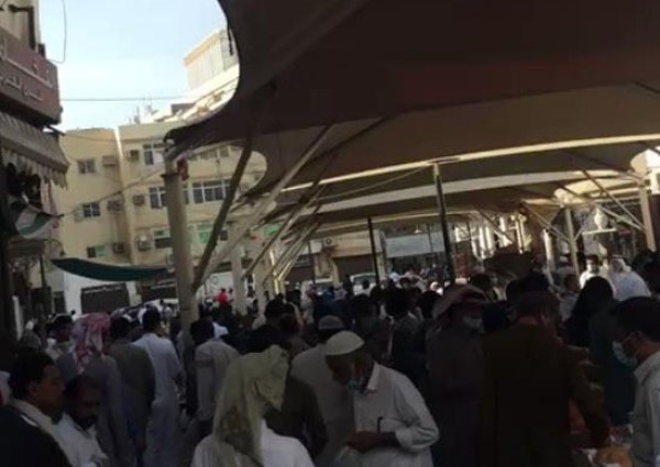 فيديو متداول.. لـ”زحام شديد في سوق باب مكة بجدة”