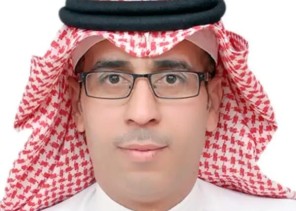جامعة الملك فيصل تكرم أحمد العطافي لجهودة في برنامج .. جوالة