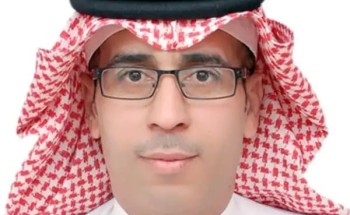 جامعة الملك فيصل تكرم أحمد العطافي لجهودة في برنامج .. جوالة