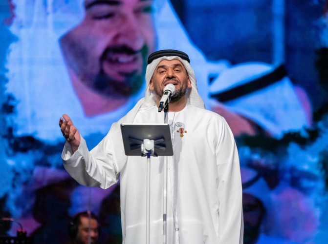 حسين الجسمي يعايد الجمهور وينثر الأمل والفرح حول العالم ببث حي من أبوظبي