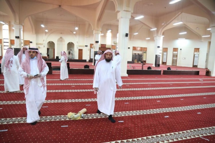 تهيئة وتعقيم 2400 جامع ومسجد بالقصيم لإستقبال المصلين