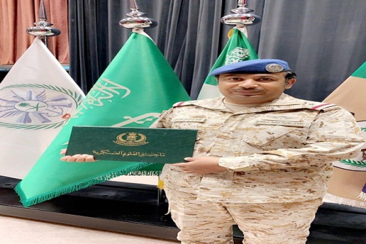 المقدم طيار ركن محمد الحربي يحصل على الماجستير في العلوم العسكرية