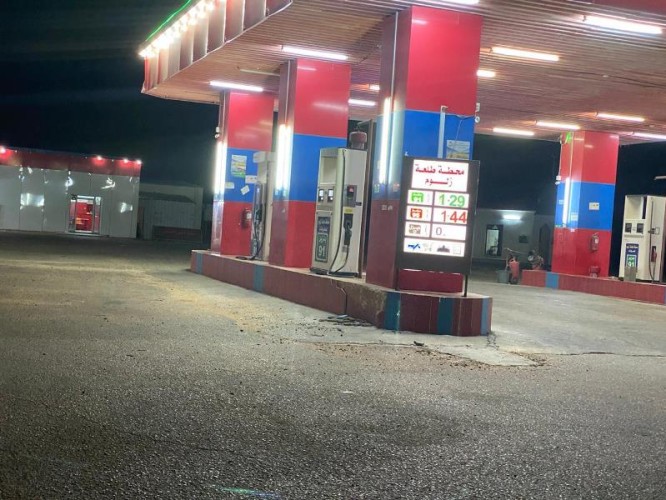 بلدية زلوم تزور محطات الوقود للتأكد من تركيبها شاشات عرض الأسعار