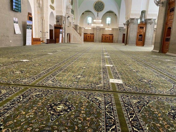 بتكلفة ٩٠٠ألف ريال ..”الشؤون الإسلامية” تجدد فرش مسجد قباء