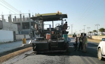 بلدية أملج تواصل أعمال صيانة شوارع المحافظة