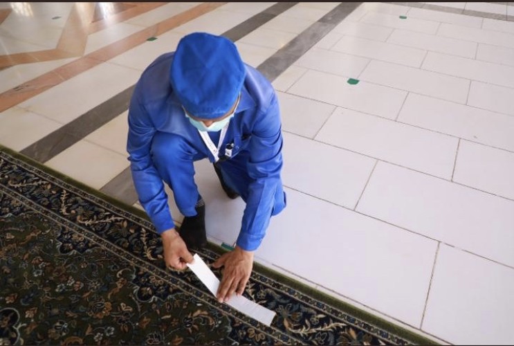 إعادة فرش توسعات ⁧‫المسجد_النبوي‬⁩ وساحاته بالسجاد ابتداءً من صلاة الفجر