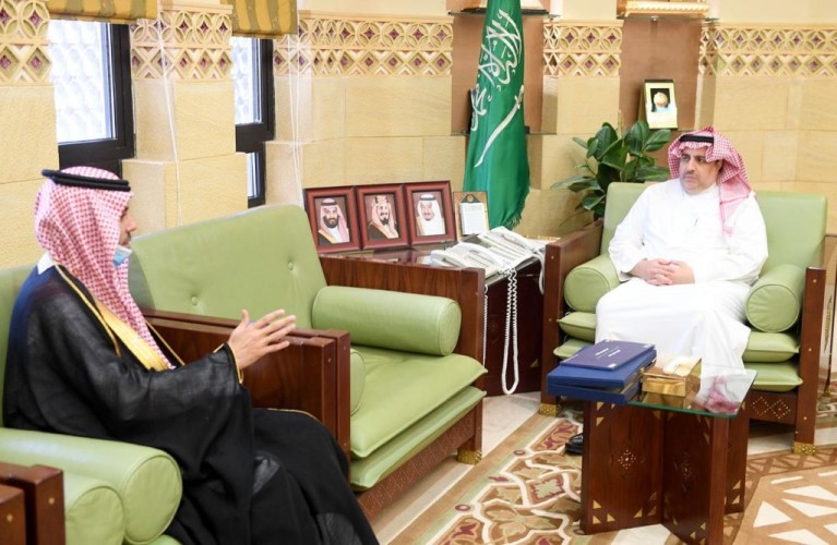 وكيل إمارة الرياض يستقبل مدير صندوق تنمية الموارد البشرية (هدف)