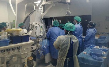 الفريق الطبي بمركز أمراض القلب بالقريات يجري أول عملية لزراعة الصمام الأورطي